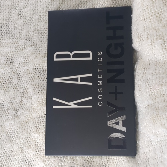 KAB Day + Night Eyeshadow Palette, 21.6g/0.76oz - Picture 5 of 11
